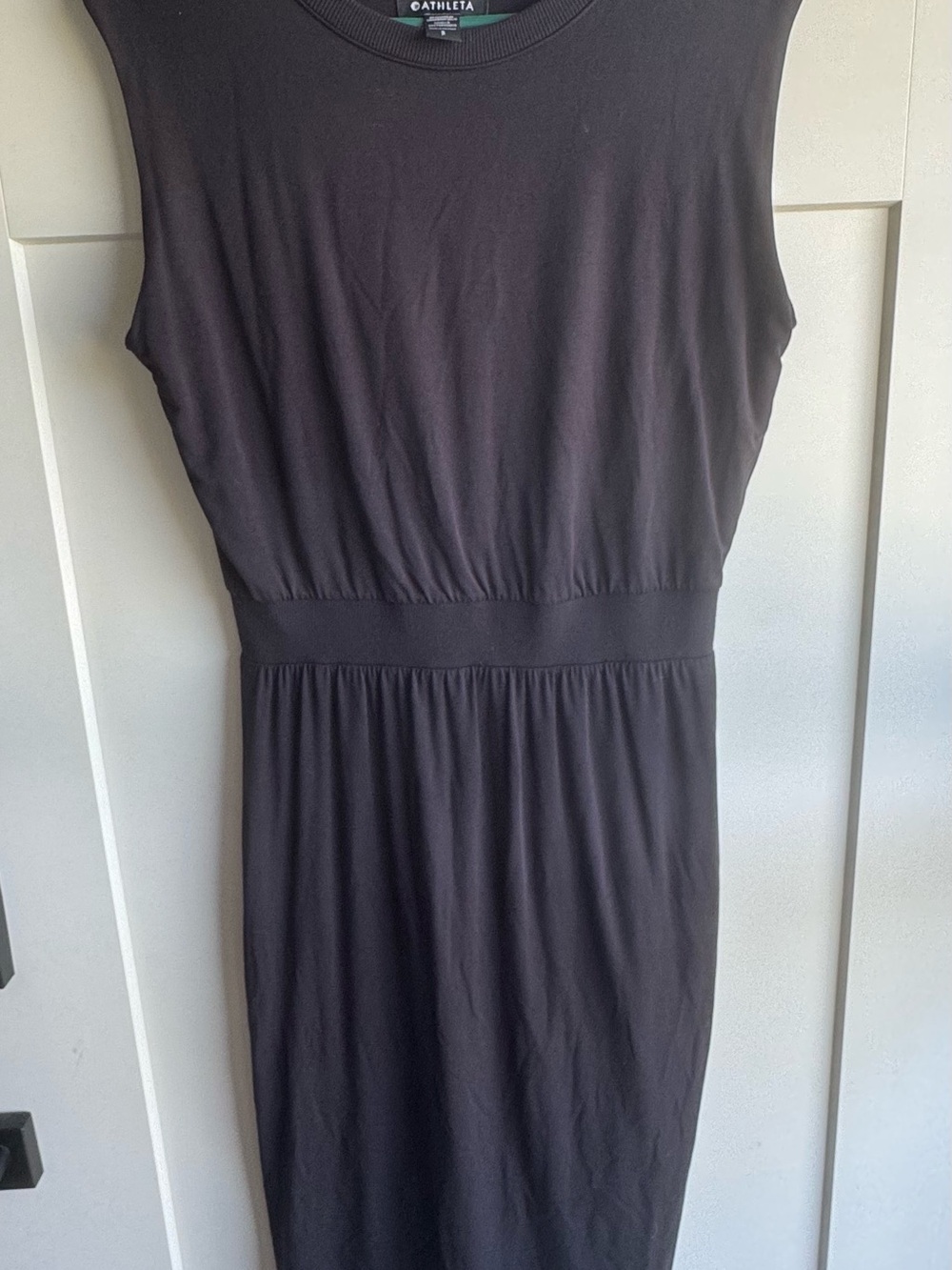 Athleta Black Sleeveless Waist-Defined Midi Dress